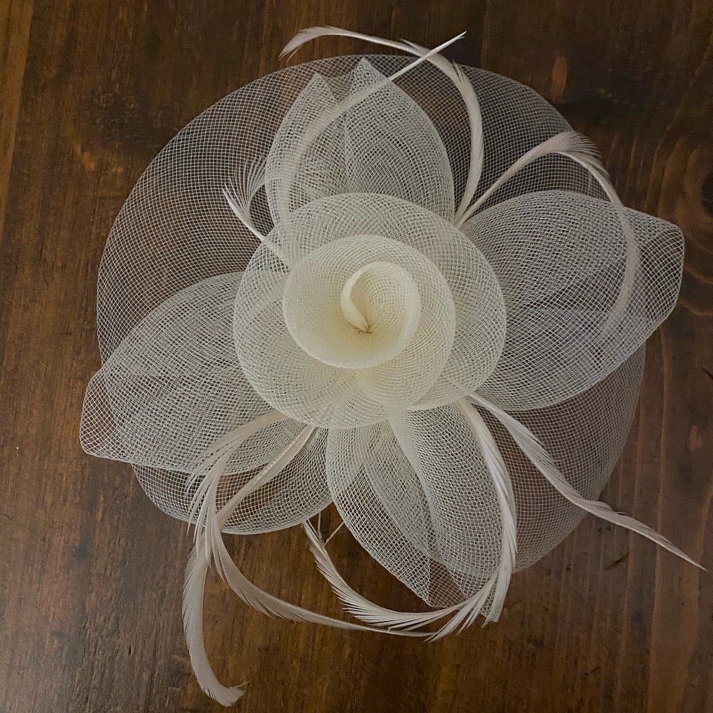 White Flower Fascinator
